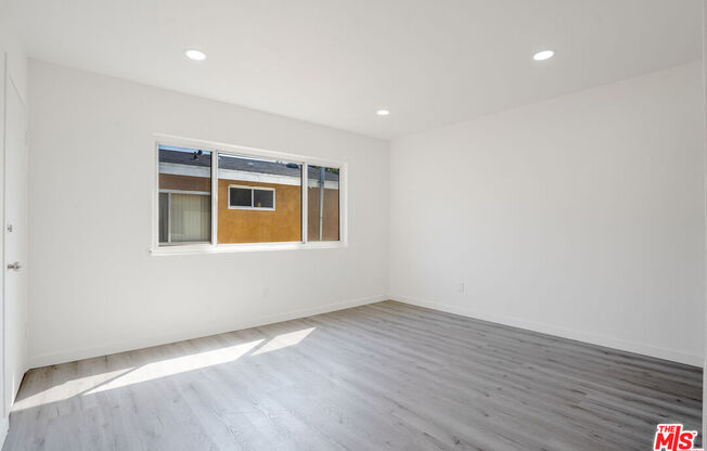 241 W 84 ST