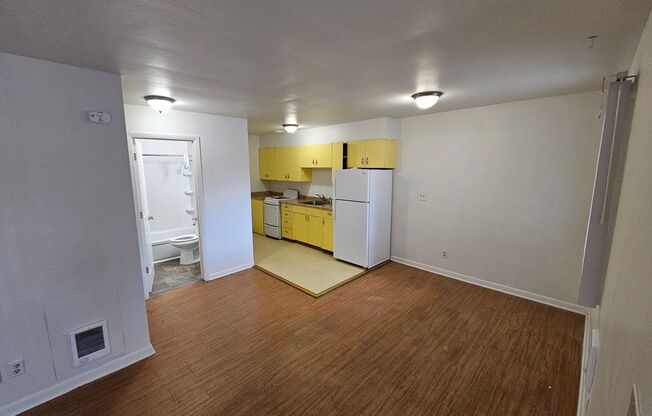 2 beds, 1 bath, $1,195, Unit 184