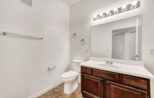 3 beds, 2 baths, $1,600, Unit # 176