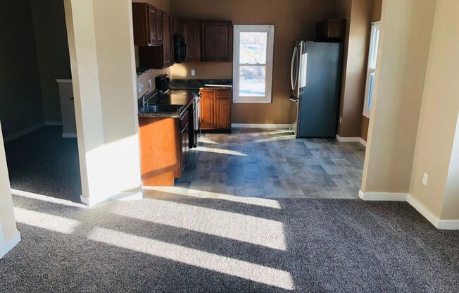 2 beds, 1 bath, $1,195