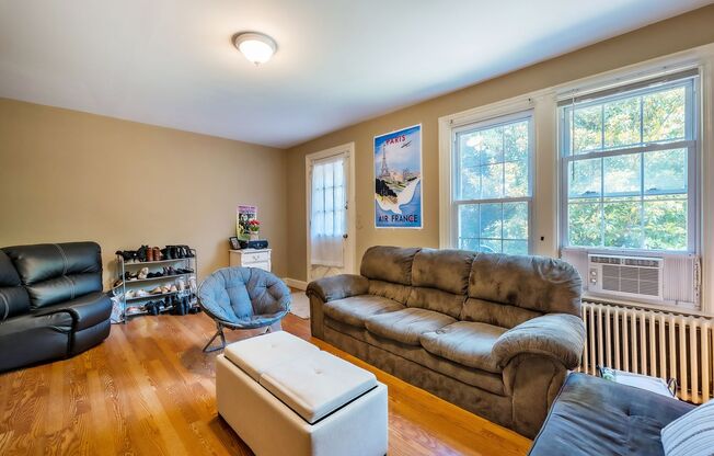 NW Rowhouse Near Georgetown University & Hospital Available August 1st