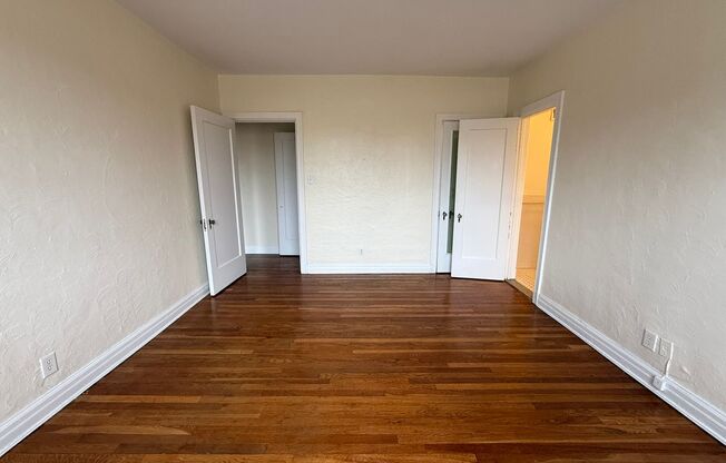 2 beds, 2 baths, 1,303 sqft, $2,400, Unit New King Edward  201