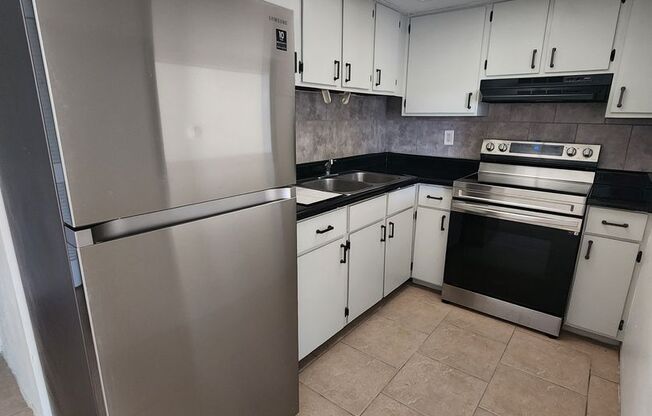 ** LIMITED SUMMERTIME SPECIAL / CALL FOR DETAILS **1 Bedroom / 1 Bathroom Apartment Home