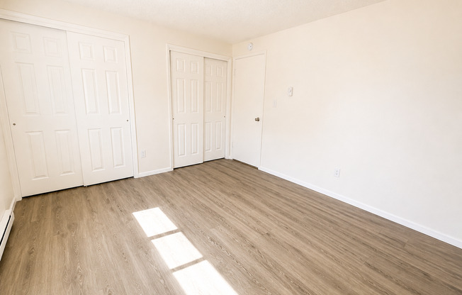 2 beds, 1 bath, $1,150, Unit B