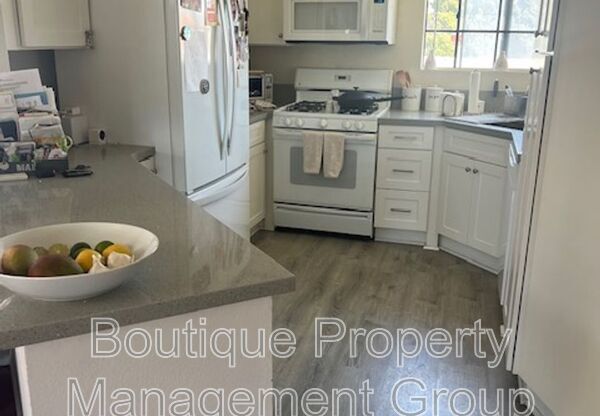 1861 W FALMOUTH