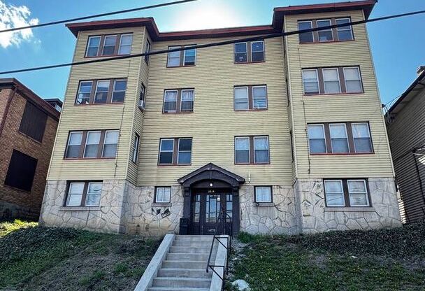 2826 Clermont Ave