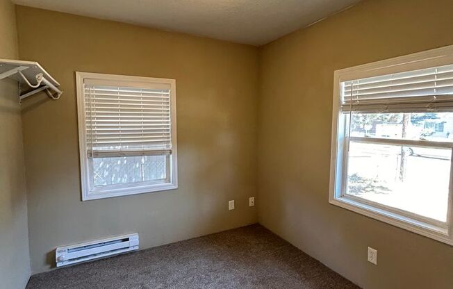 Charming 2-Bedroom Home in Longview, WA