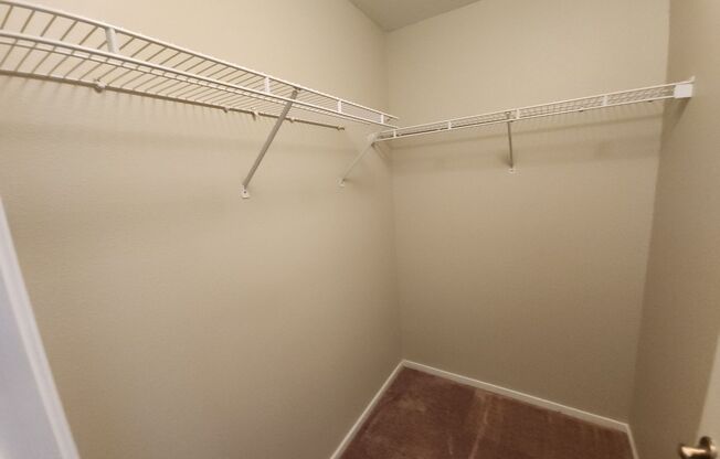 3 beds, 2.5 baths, $1,750, Unit Unit 1039