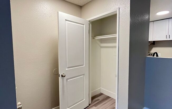 2 beds, 1 bath, 896 sqft, $2,250, Unit 006