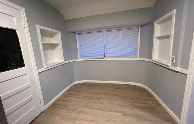 Gorgeous Fully Renovated 4 bedroom 1 bath home!