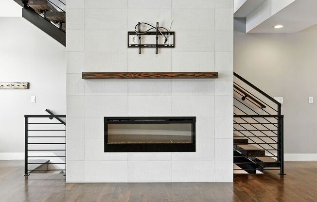 Modern 3-story Townhome | Rooftop Deck + Garage | Prime Old Town Littleton
