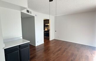 1 bed, 1 bath, 570 sqft, $1,325, Unit 26