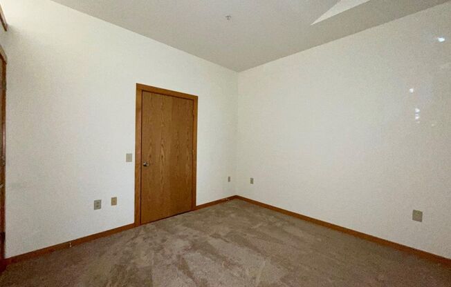 2 beds, 1 bath, 864 sqft, $2,050, Unit 128
