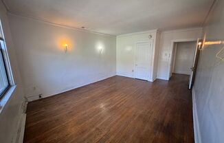 3 beds, 1 bath, $2,100, Unit 30