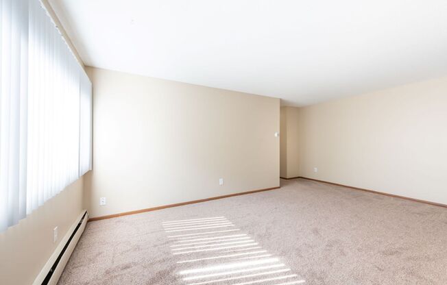 2 beds, 1 bath, $1,190, Unit 70012