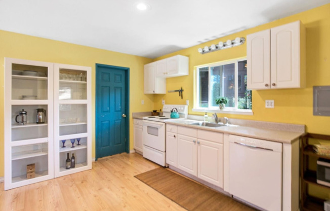 25950 SOQUEL SAN JOSE RD