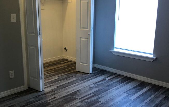 1 bed, 1 bath, $595, Unit B