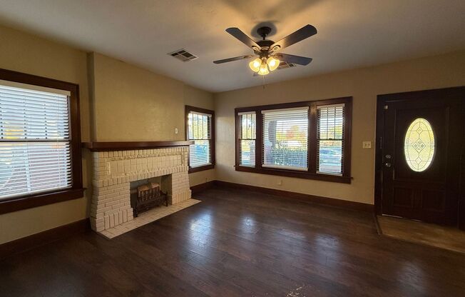 2 beds, 1 bath, $1,295