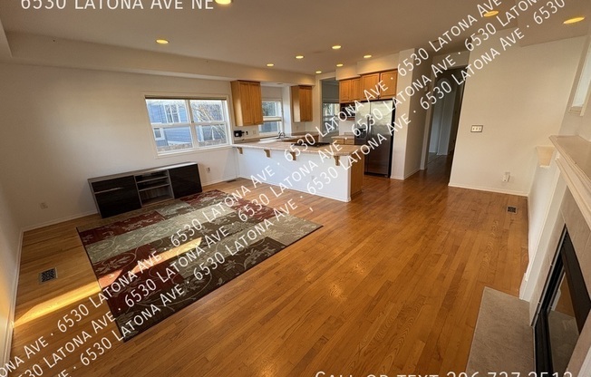 6530 LATONA AVE NE