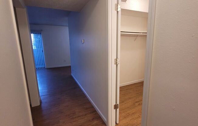 Studio, 1 bath, 450 sqft, $625, Unit 837-Unit 3