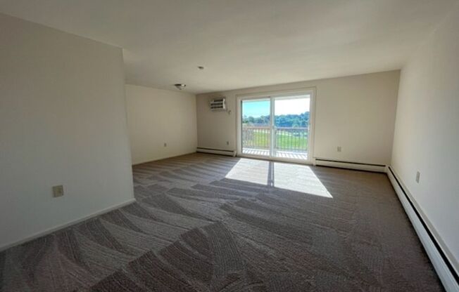 2 beds, 1 bath, 900 sqft, $1,525, Unit 933