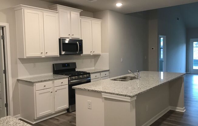 3 BEDROOM TOWNHOME IN OAKWOOD!