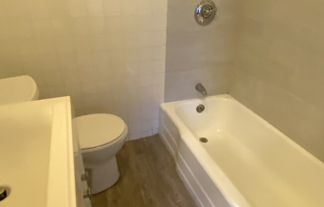 1 bed, 1 bath, $2,000, Unit 7