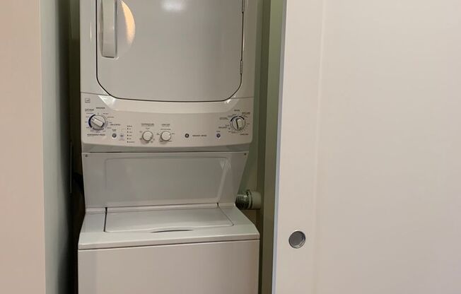 1 bed, 1 bath, 869 sqft, $2,440, Unit 218