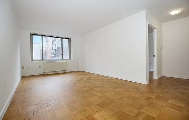 2 beds, 1 bath, $5,350, Unit 7C