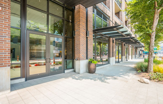 STRIKING Air Conditioned Loft Over Elliot Bay