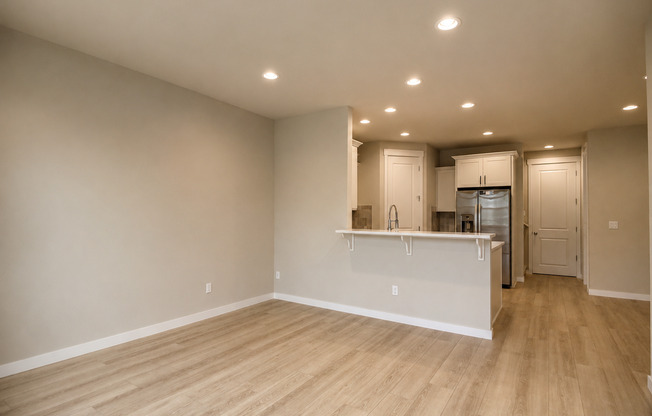 Beautiful Like New Four Creeks Townhouse For Lease - 18426 NE 46th Pl