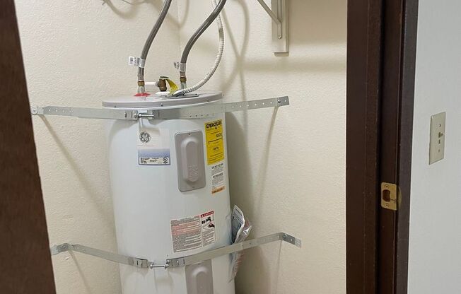 2 beds, 1 bath, 950 sqft, $2,295, Unit 2026 Preleasing - 2 Bedroom