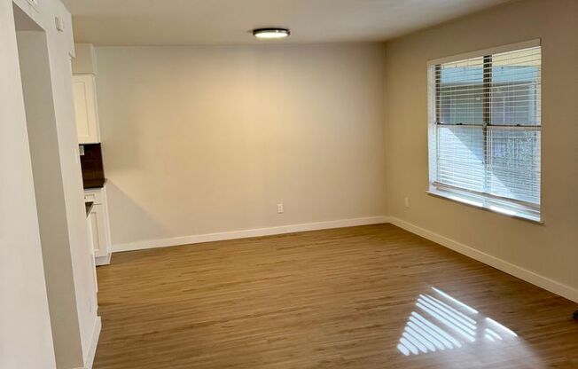 2 beds, 2 baths, 900 sqft, $1,550, Unit LAW11-204