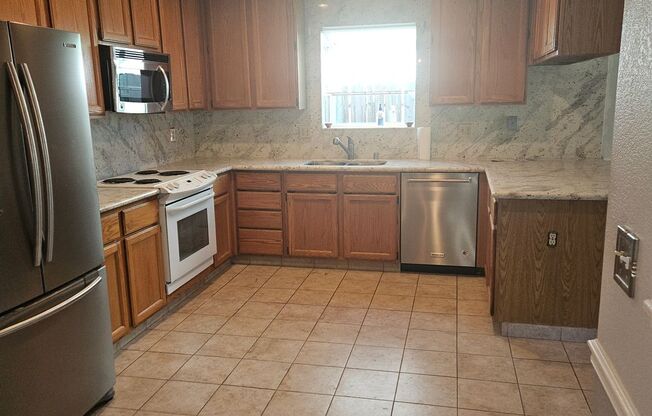 Spacious Open Floor Plan Close to Schools and Shopping