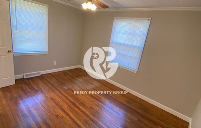 3 Bedroom with bonus Ranch style home minutes from Downtown Greer!