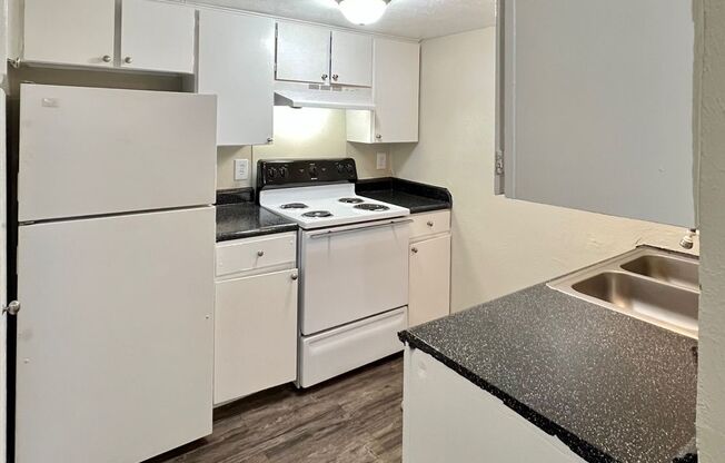 1 bed, 1 bath, 600 sqft, $1,150, Unit 1-220