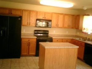 3 beds, 2.5 baths, $1,800