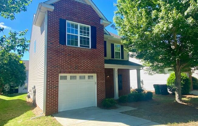 Southampton Commons 3 bed, 2 1/2 bath, 1 car garage with upgrades