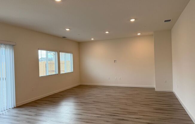 Beautiful 5 bed 3 bath located in West Roseville!