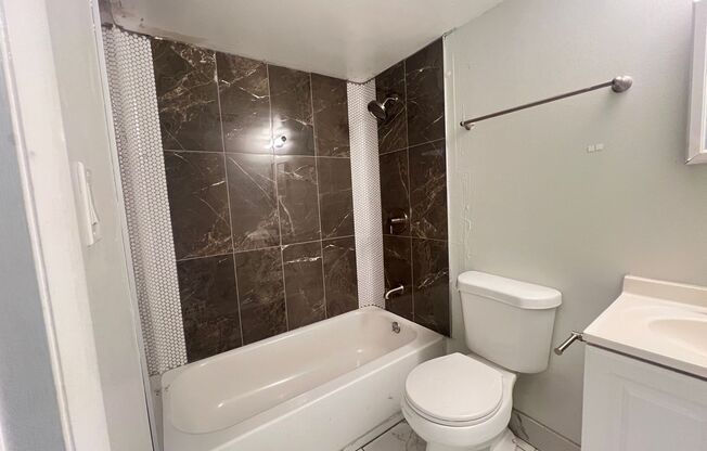 2 beds, 1.5 baths, 800 sqft, $1,450, Unit 136