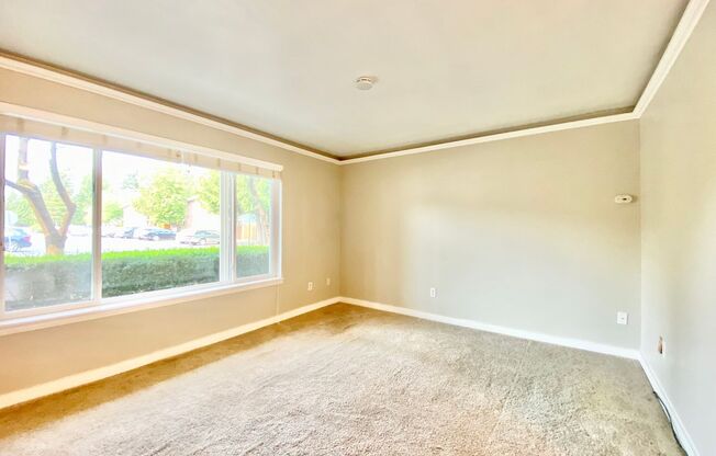 Charming Townhome in Bellevue's Newport Hills Community