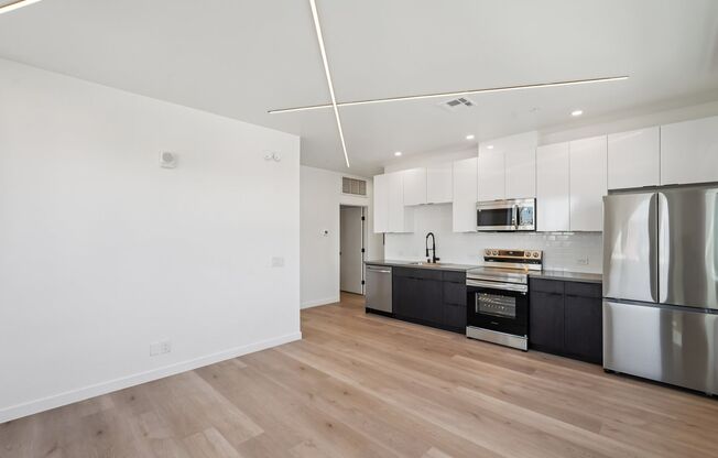 2 beds, 1 bath, 786 sqft, $1,917, Unit 301