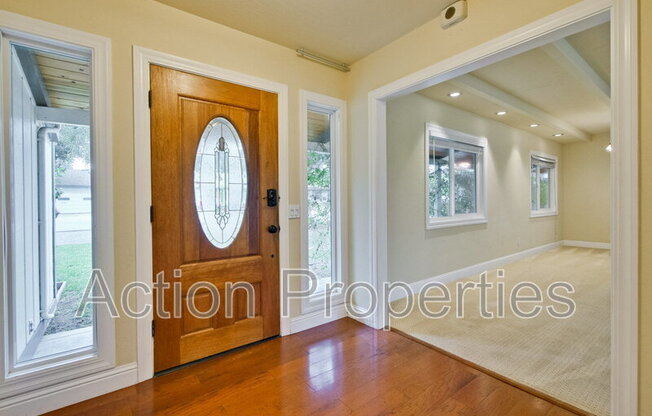 649 HOLLINGSWORTH DR