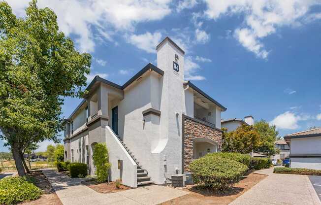 The complex at Ascent at the Galleria boasts carefully manicured landscaping, creating a beautiful, well-maintained environment that enhances the community’s charm and appeal.