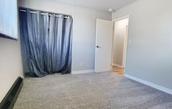 3 beds, 1 bath, 800 sqft, $889, Unit 50