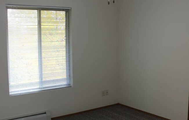 2 beds, 1 bath, 1,300 sqft, $1,299.99, Unit 2250-05