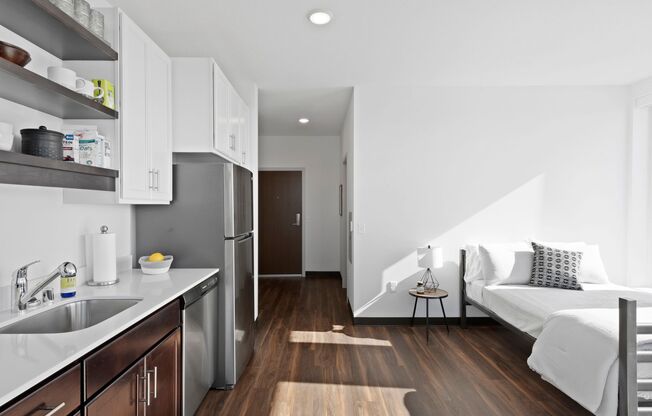 Studio, 1 bath, 439 sqft, $1,095, Unit 501