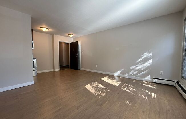 1 bed, 1 bath, $1,085, Unit 103