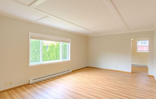 Spacious 1 bedroom Maple Leaf Bungalow w/AC!