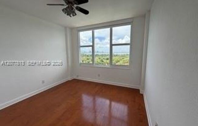 5600 Collins Ave cu-15J, Miami Beach, FL 33140